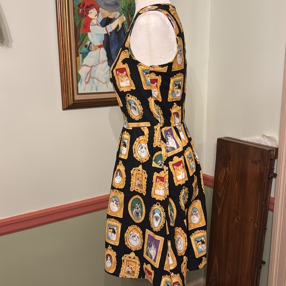 RETROLICIOUS CAT LADY PORTRAIT DRESS. SIZE S - Picture 3 of 12